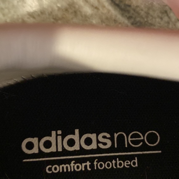 Adidas. Size US 8. Barely worn. - Picture 6 of 6